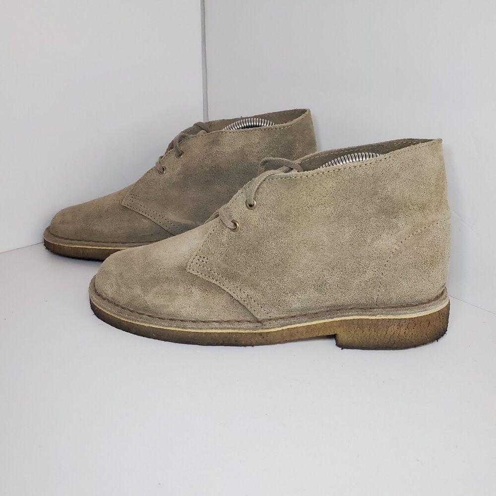 Clarks Originals Desert Boots Womens 8M Beige Suede Crepe Sole Chukka Shoes
